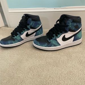 Women’s Retro Air Jordan 1s size 6